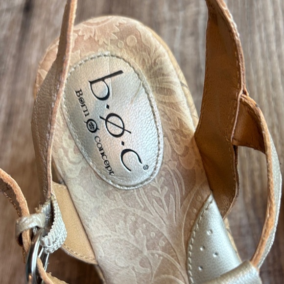 b.o.c. Born Concept Women's Fiore Champagne Sandals with Floral Accents Size 10 - Picture 2 of 14